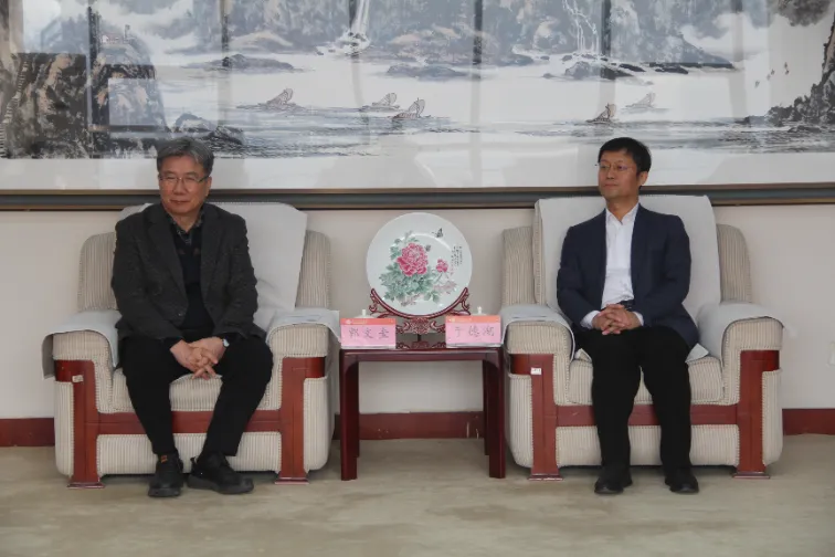 تتعاون شركة Shandong LANO مع البروفيسور كواك ومون كيو والدكتوراه والممثل Liang Tongho من جامعة Dongguk بكوريا الجنوبية لإجراء تبادلات وتعاون في مجال التحكم في الضوضاء مع جامعة Shandong Jianzhu